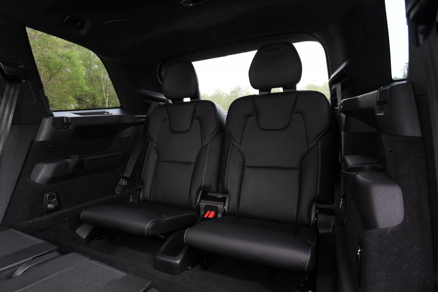 Интерьер Volvo XC90 D5 R-Design 2015 года  (UK) (фото 35 из 44)